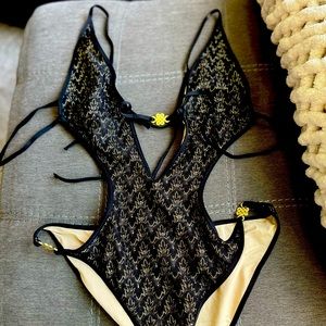 Black / gold one piece